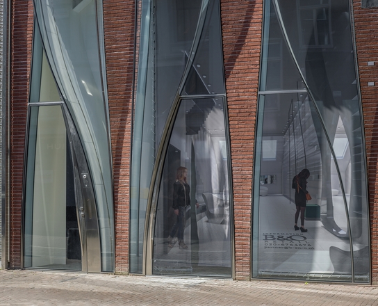 Baksteenstrips en E-Board® versterken The Looking Glass in Amsterdam