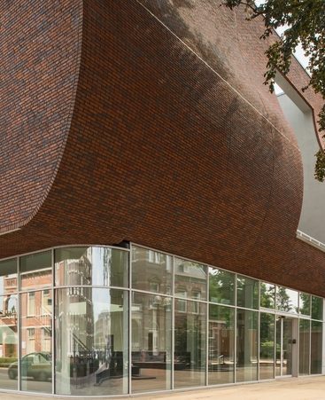 Une façade à la fois concave et convexe avec E-Board® (NL)