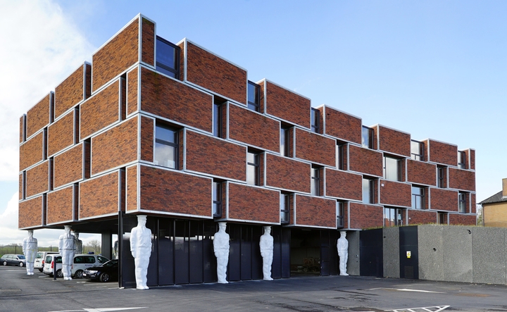 Gevelstenen Rood Safora Politiekantoor