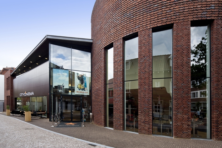 Gevelstenen Rood Nubia Cinema