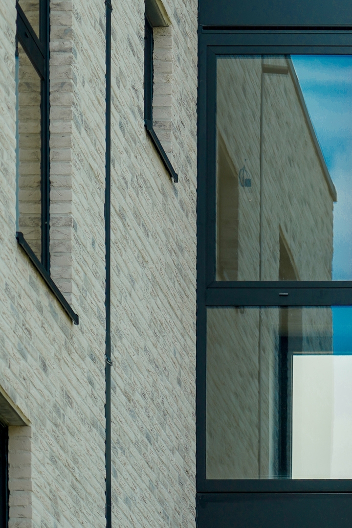 Gevelstenen Wit Lima Appartementen Nolens