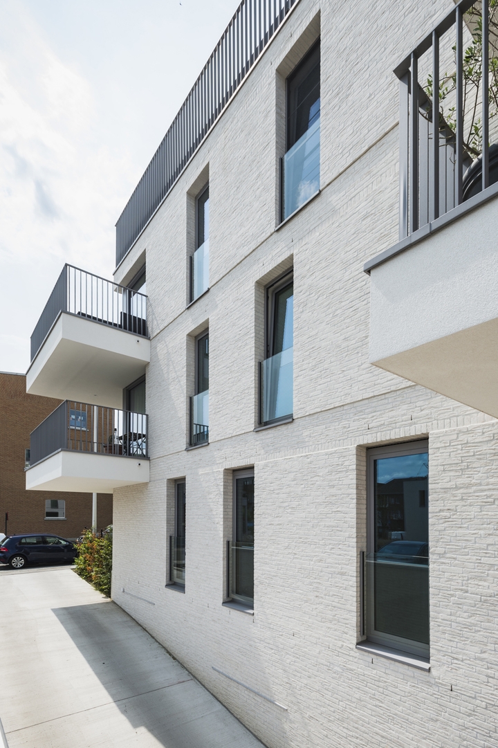 Gevelstenen Wit Perla appartementen