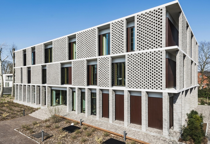 Gevelstenen Grijs Alaska Administratief gebouw bisdom