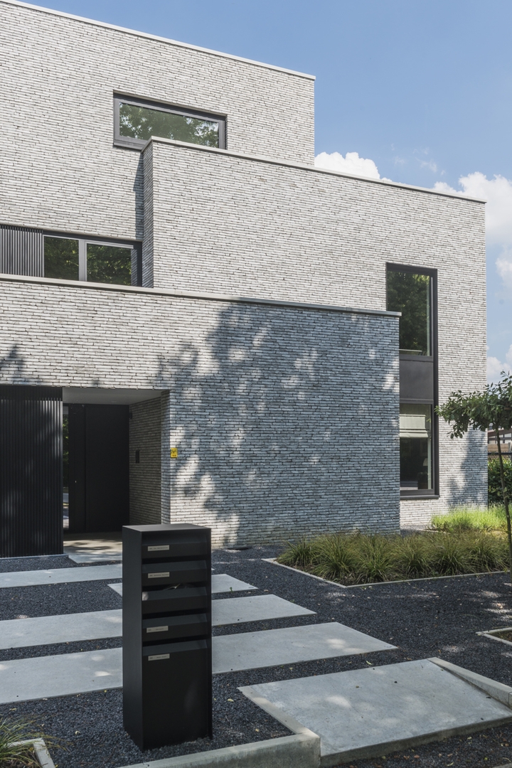 Gevelstenen Grijs Wapper/Rainbow Silver Appartement