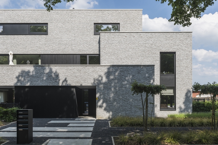 Gevelstenen Grijs Wapper/Rainbow Silver Appartement