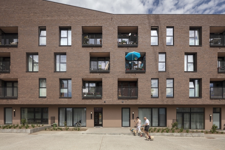 Gevelstenen Bruin Flemming Project Paspoel Anders