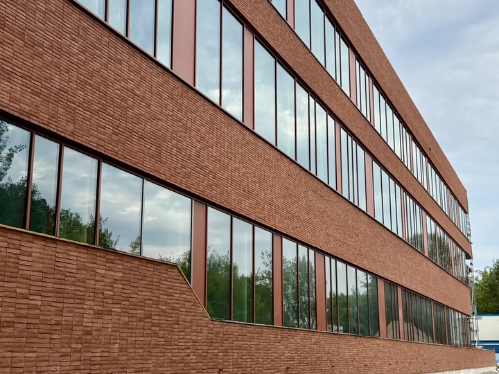 Système de façade Rouge Tobias