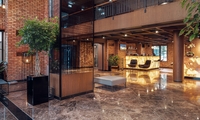 Hotel Almond w Gdańsku w płytce postarzanej 60 Oud Brabant w kolorze czerwono-brązowym