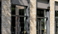 Restauracja Alebosco w Podkowie Leśnej w cegle 302 Hubertus w kolorze szaro-beżowym