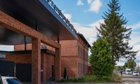 Premium DistIlers w starogardzie gdańskim w cegle czerwonej z brązowymi akcentami