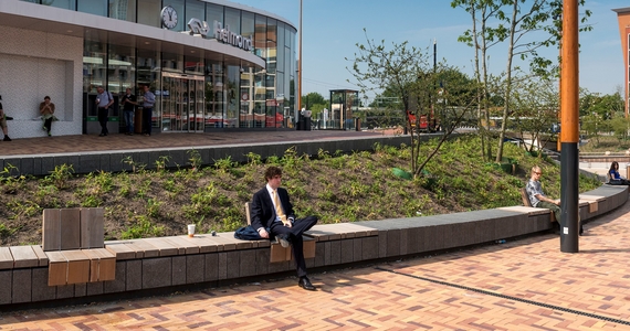 weggooien Zeeman Trein Colourful public space in railway zone Helmond | Vandersanden